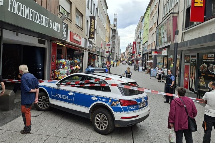 Die Polizei hat den betroffenen Bereich rund um das Gasleck abgesperrt.