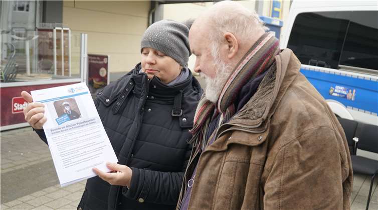 Die Polizei informierte Bürgerinnen und Bürger in Meckenheim und Swisttal vor Ort. Fotos: Polizei Bonn