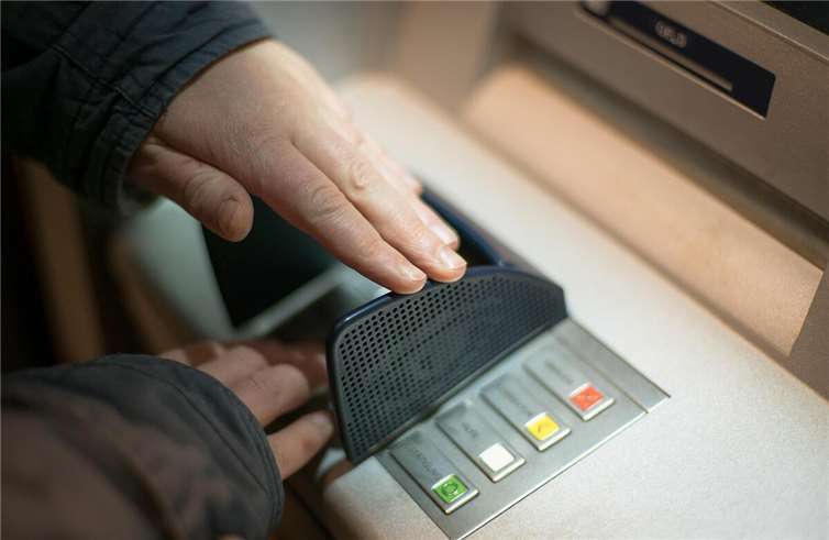 Achtung Betrug: Manipulierte Geldautomaten in Mayen-Koblenz Die Polizei rät: Nicht vom Automaten weggehen, wenn kein Geld ausgezahlt wird. Symbolfoto: Pixabay
