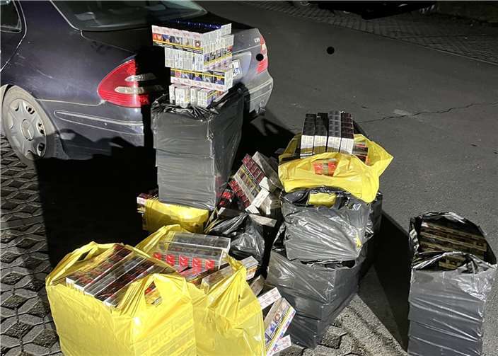 Die Polizei stellte eine Menge Zigaretten sicher.  Foto: Polizei