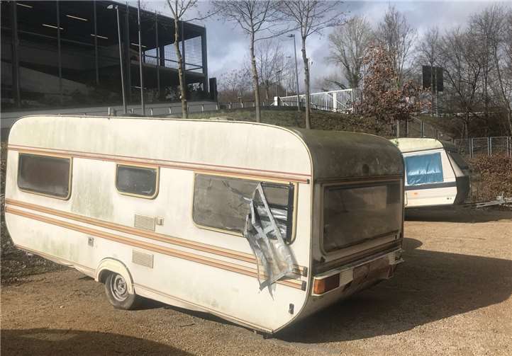 Die Polizei stellte zwei Wohnwagen im Melbtal sicher. Foto: Polizei Bonn