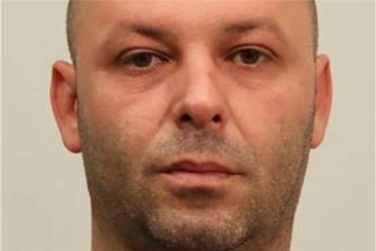 Die Polizei sucht nach Vasile A.  Foto: Polizei