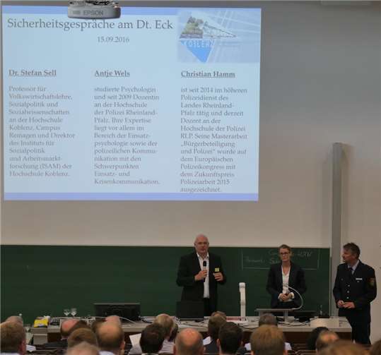 „Die Polizei und die innere Sicherheit in der gesellschaftlichen Mitte zu verankern ist überlebensnotwendig in Zeiten“, betonte Prof. Dr. Stefan Sell.