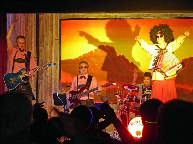 Die „Polka-PoyZ“ mussten Zugabe um Zugabe geben. AB