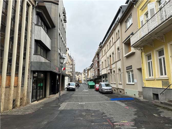 Über 400 Millionen Euro Investitionen in den Wiederaufbau geplant Die Poststraße in Bad Neuenahr. Foto: ROB