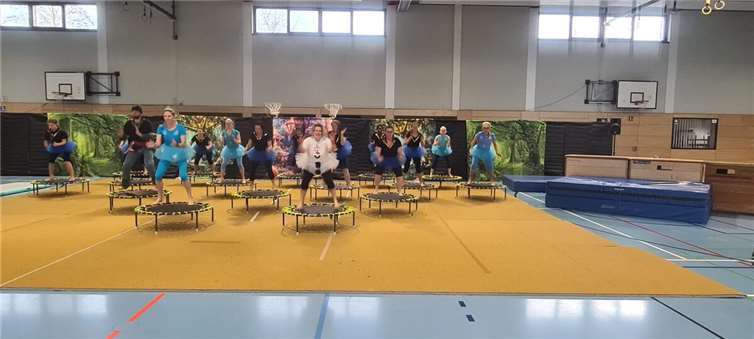 Die Power Jumping Gruppe präsentierte die „Eiskönigin“ mit Olaf dem Schneemann und Kristoff dem Eislieferanten zu fetziger Musik.Fotos: privat