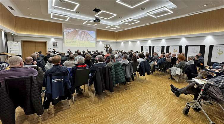 Die Präsentation der kommunalen Wärmeplanung im Ratssaal stieß auf großes Interesse. Foto: Stadt Meckenheim