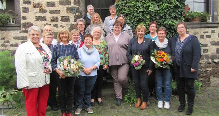 Die Präsidentin des Landeslandfrauenverbandes, Rita Lanius-Heck (erste Reihe, dritte v.re.), und die Vorsitzende des Landfrauenverbandes Kreis Ahrweiler, Ingrid Strohe (erste Reihe, zweite v.li.). Foto: privat