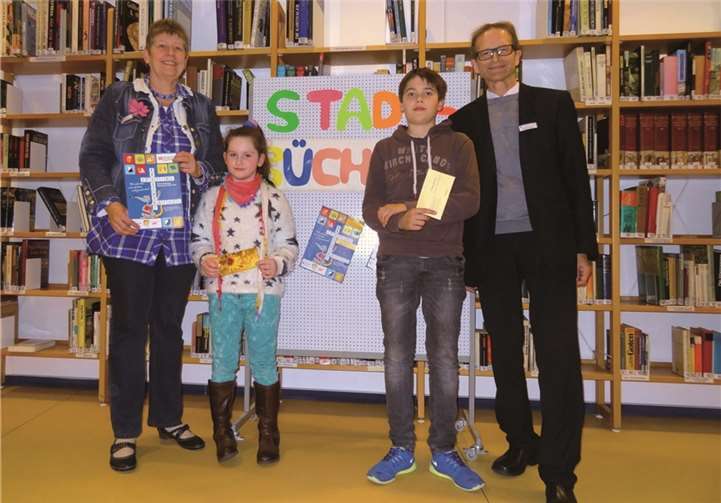 Die Preise wurden überreicht (v.l.): Sigrid Heller, Maja Braune, Liam Murtaugh und Wolfram Mayer.privat