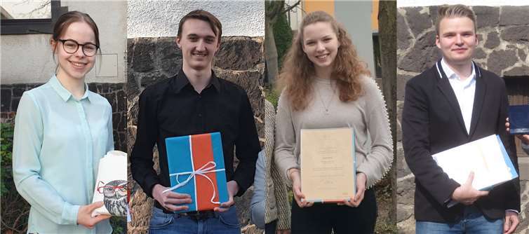 Die Preisträger: Katharina Lüttkenhaus (v.li.n.re.) Simon Neckenig; Annika Probst und Maximilian Globisch.