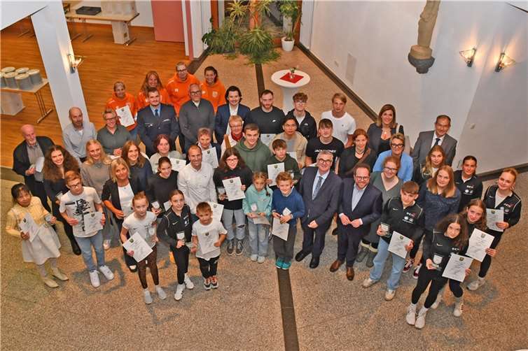 Die Preisträger der Veranstaltung „Sport in MYK“ 2023.  Fotos: Kreisverwaltung/W.Schäfer