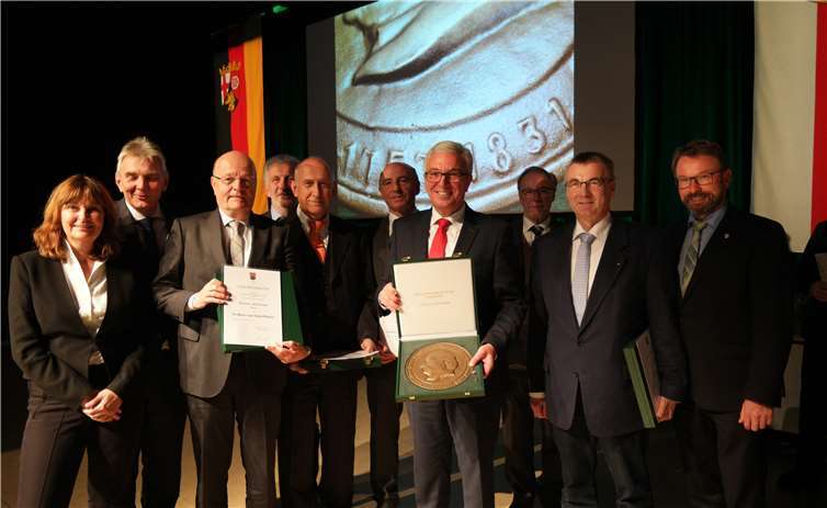 Die Preisträger des Landkreises Mayen-Koblenz Josef Dötsch, Dr. Herbert Fleischer, Dr. Adolf Weiland und Rudi Zenz mit Dr. Hans-Georg Hansen aus der Stadt Andernach.