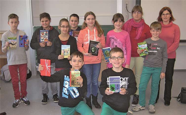 Die Preisträger freuen sich über ihre Platzierungen und Buchpräsente. privat