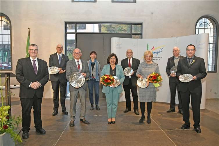 Die Preisträger gemeinsam mit Landrat Dr. Alexander Saftig und den Kreisbeigeordneten. Foto: Kreisverwaltung/Morcinek