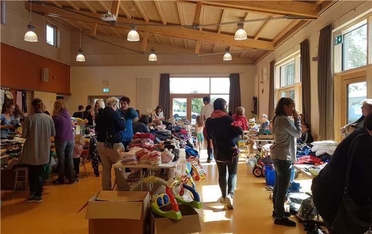 Die Premiere verlief gut, Organisatoren und Verkäufer waren zufrieden.