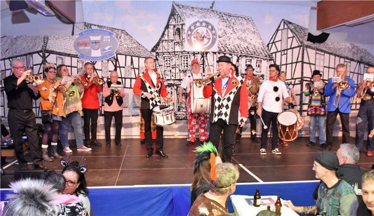 Die „Printemänner“ und die Landsknechte aus Wormersdorf sorgten schon zu Beginn für eine tolle Stimmung.