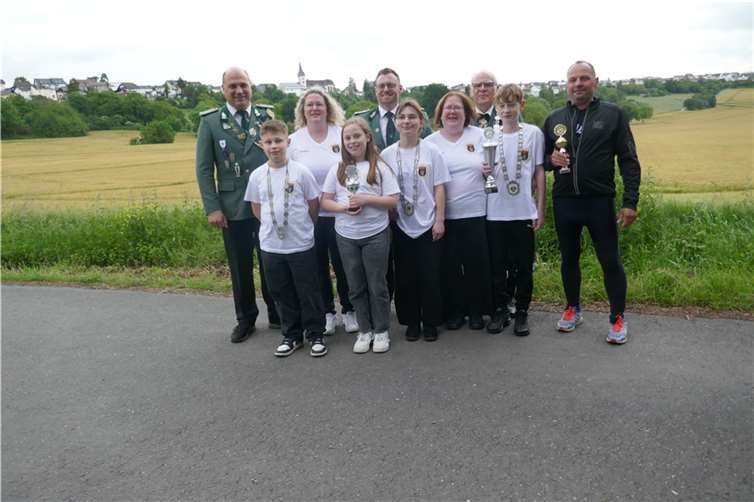 Die Prinzen 2024 sowie der Bürgerkönig aus Obermendig.  Fotos: Ulrich Eckhard