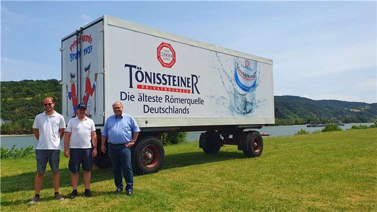 Die Prinzengarde Brohl freut sich über eine erfolgreiche Zusammenarbeit mit dem Unternehmen Tönissteiner Sprudel. Foto: privat