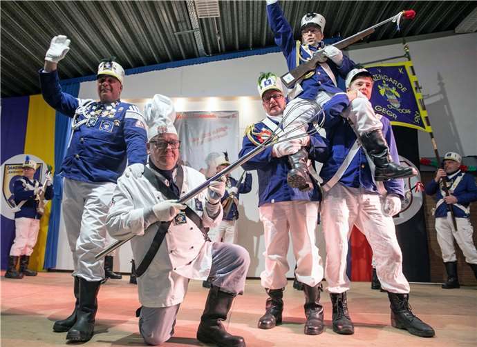 Die Prinzengarde Dransdorf begeisterte das Publikum bei der Prunksitzung der KG Oberdrees.