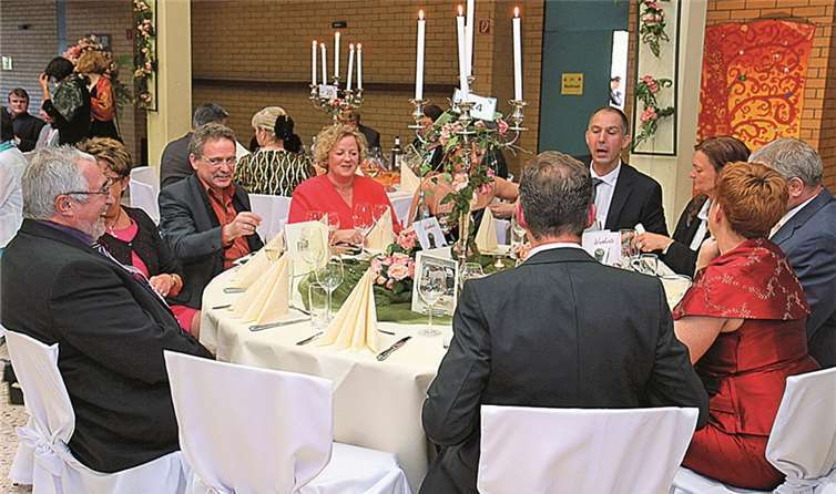 Die Prinzengarde Meckenheim hatte anlässlich ihres 80-jährigen Jubiläums zum Rosenball eingeladen.STEIN
