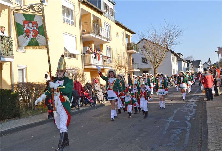 Die Prinzengarde Remagen im Karnevalszug.