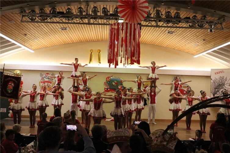 Die Prinzengarde der Großen Erpeler Karnevalsgesellschaft begeisterte das Publikum mit ihren spektakulären Sessionstänzen. 