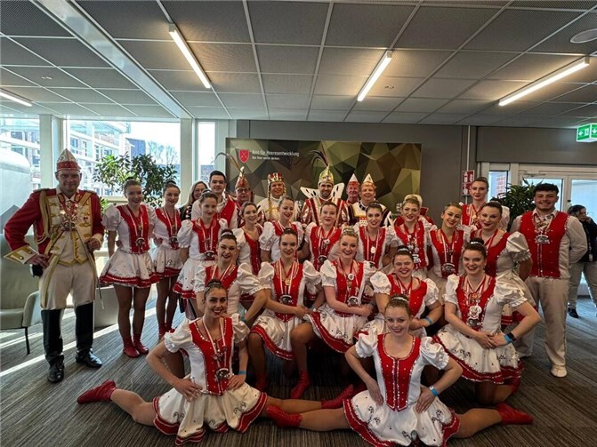 Die Prinzengarde mit dem Kölner Dreigestirn 2026.  Foto: privat