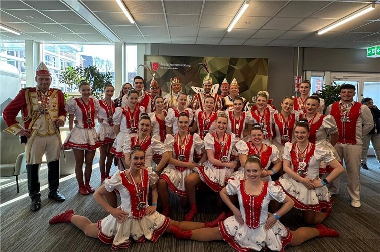 Die Prinzengarde mit dem Kölner Dreigestirn 2026.  Foto: privat