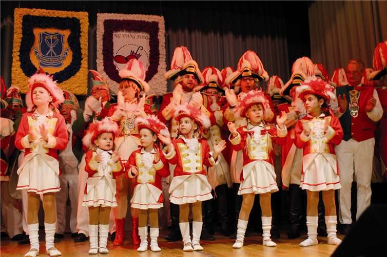 Die Prinzengarde mit ihren schönen Uniformen.