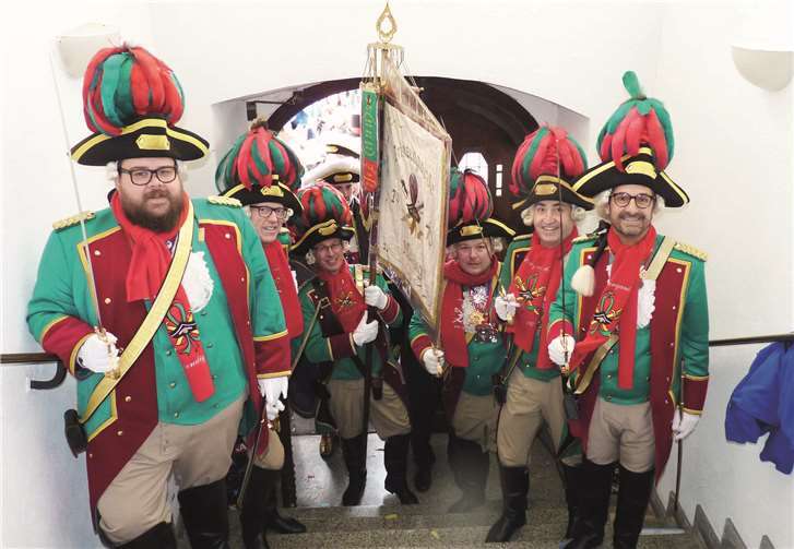 Die Prinzengarde stürmten als Erste das Rathaus.