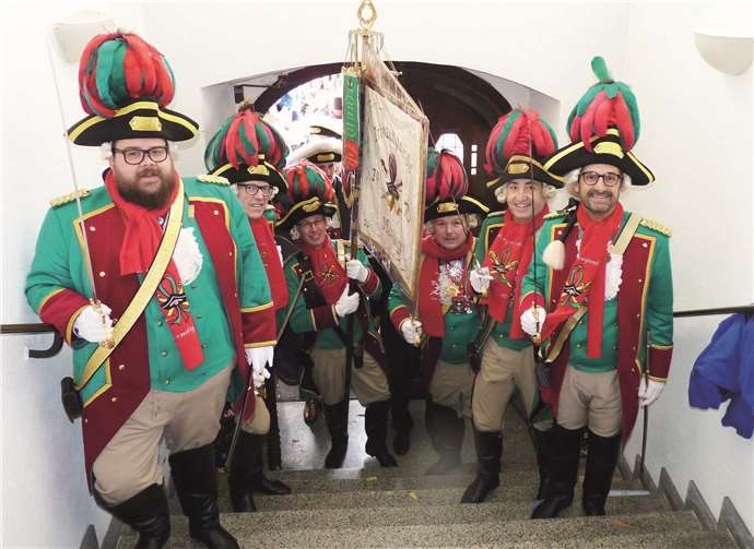 Die Prinzengarde stürmten als Erste das Rathaus.