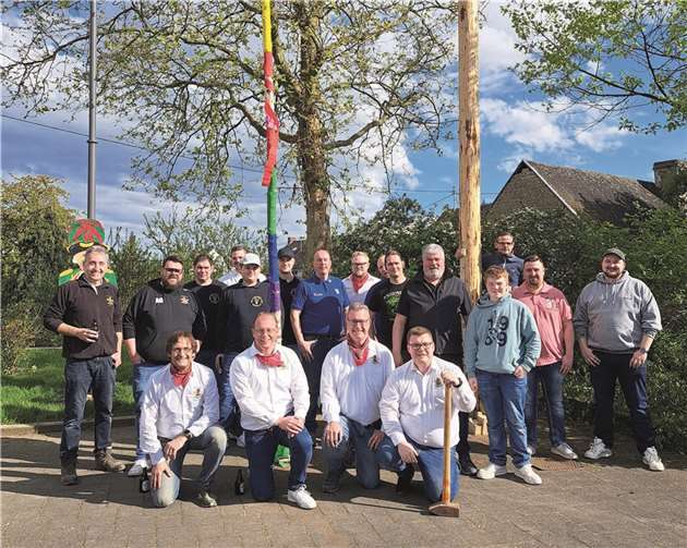 Die Prinzengardisten freuten sich nach getaner Arbeit. Fotos: FRE