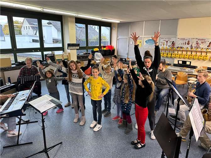 Die Proben für das Weihnachtstheater der Kreismusikschule laufen auf Hochtouren. Foto: Kreismusikschule