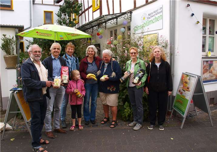 Die Produktpalette fair gehandelter Waren ist vielfältig. Davon konnten sich auch die Mitglieder der Fairtrade Initiative Sinzig überzeugen. ROB