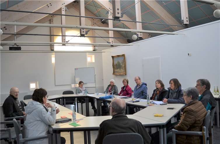 Die Projektgestalterinnen und Projektgestaltern trafen sich im Sitzungssaal der Stadtverwaltung Remagen.  Foto: privat
