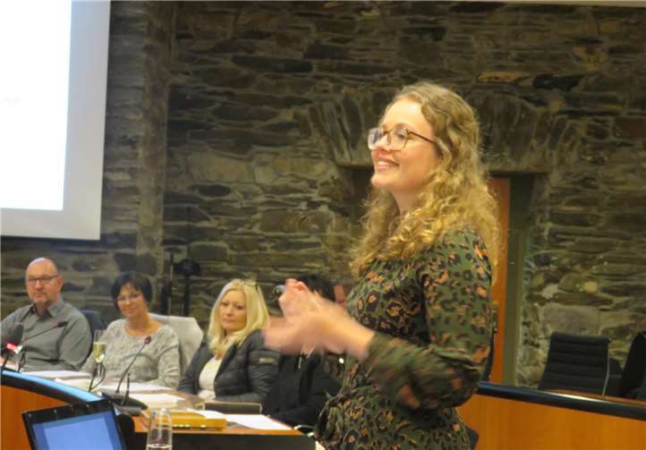 Die Projektkoordinatorin Cara Küpper bei ihrer gewinnenden Präsentation.