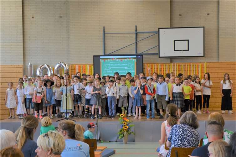 Die Projekttage mit dem Thema „100 Jahre Leo Stausberg Schule – Eine Reise in die Vergangenheit“ bereiteten den Schülern große Freude.  Foto: Leo Stausberg Schule