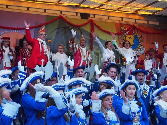 Die Proklamation des neuen Prinzenpaares. 