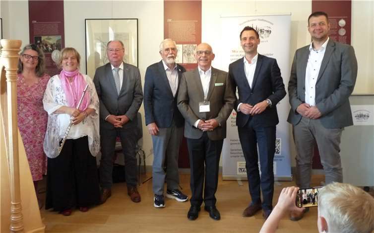 Die Protagonisten der Feier (von links): Katrin Mahnig, Monika Pfennig, Bernhard Wiktorin, Walter Kümmel, Dieter Ohm, Jonathan Grunwald, Tobias Poetzsch. Fotos: Ohm