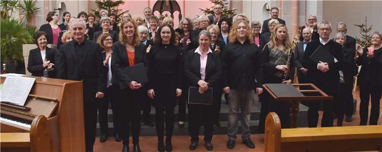 Die Protagonisten der Weihnachtlichen Weltreise freuten sich über den Beifall der Zuhörer. Fotos: HEP