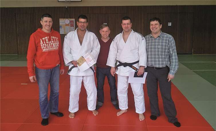 Die Prüfer Thomas Stein, Markus Klein und Prüfungsreferent Eckhardt Katluhn prüften die beiden Judoka Lars Ferrlein und Jürgen Sabel vom TV Cochem erfolgreich zum 5. DAN. Privat