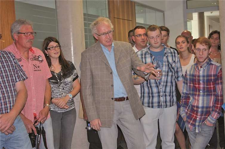 Die Prüfungskommission erklärt die Kriterien, die für die Gesellenstücke maßgeblich waren.