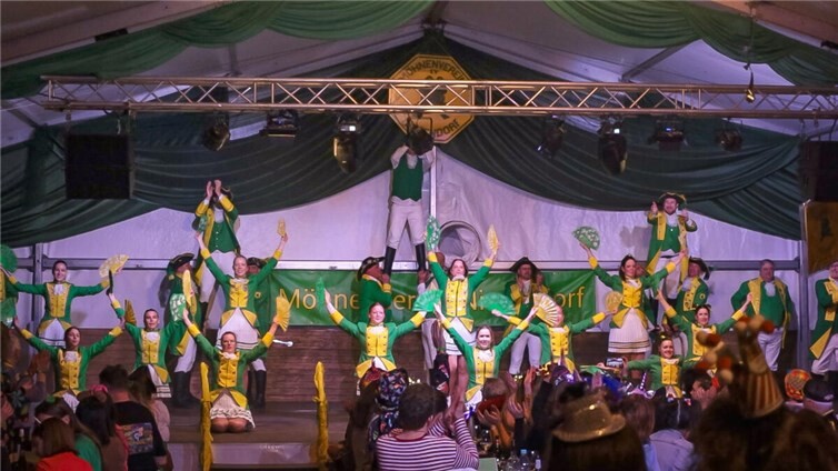 Die Prunkparty in Nierendorf zeigte einmal mehr, wie lebendig der Karneval im Ort ist und wie sehr gemeinsames Feiern verbindet. Foto: Tom Kündgen