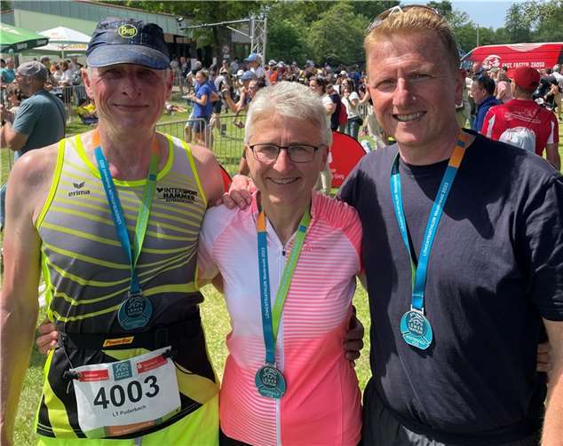 Die Puderbacher Triathlonstaffel belegte den 2. Platz beim Löwentriathlon in Freilingen: v.li. Jörg Dittrich, Birgit Hauser und Christoph Mauel. Foto: Svenja Hauser/LT Puderbach