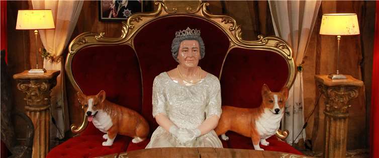 „Die Freiheit, die ich hatte, ist weg!“ Die Queen hat momentan stürmische Zeiten zu überstehen. Fotos: kbl