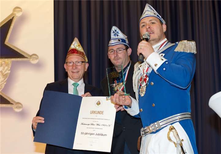 Die RKK-Urkunde überreichte Bezirksvorsitzender Erwin Rüddel an 2. Vorsitzenden Martin Orawetz und den 1. Vorsitzenden Marcus Zimmermann.Thomas Balasus