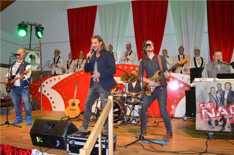 Die Rabaue heizten dem Saal mächtig ein, bevor das neue Dreigestirn die Herzen im Saal eroberte.