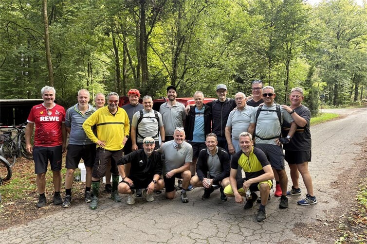 Die Radfahrtruppe der Alten  Herren des VfL Oberbieber 