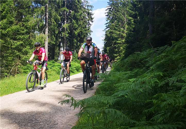 Die Radler auf bei ihrer Tour. Foto: Martin Reis