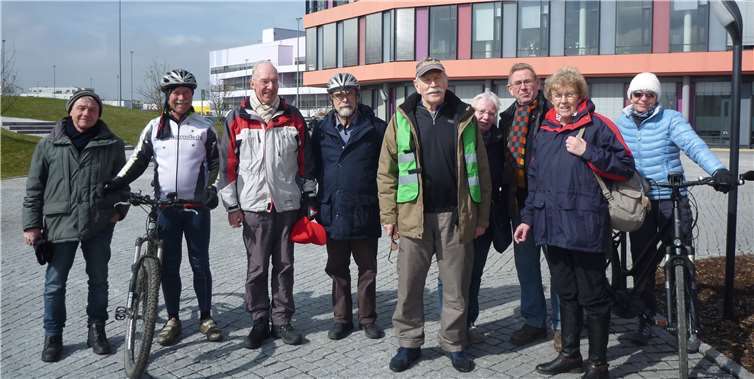 Die Radler beim dm-Verteilzentrum.privat
